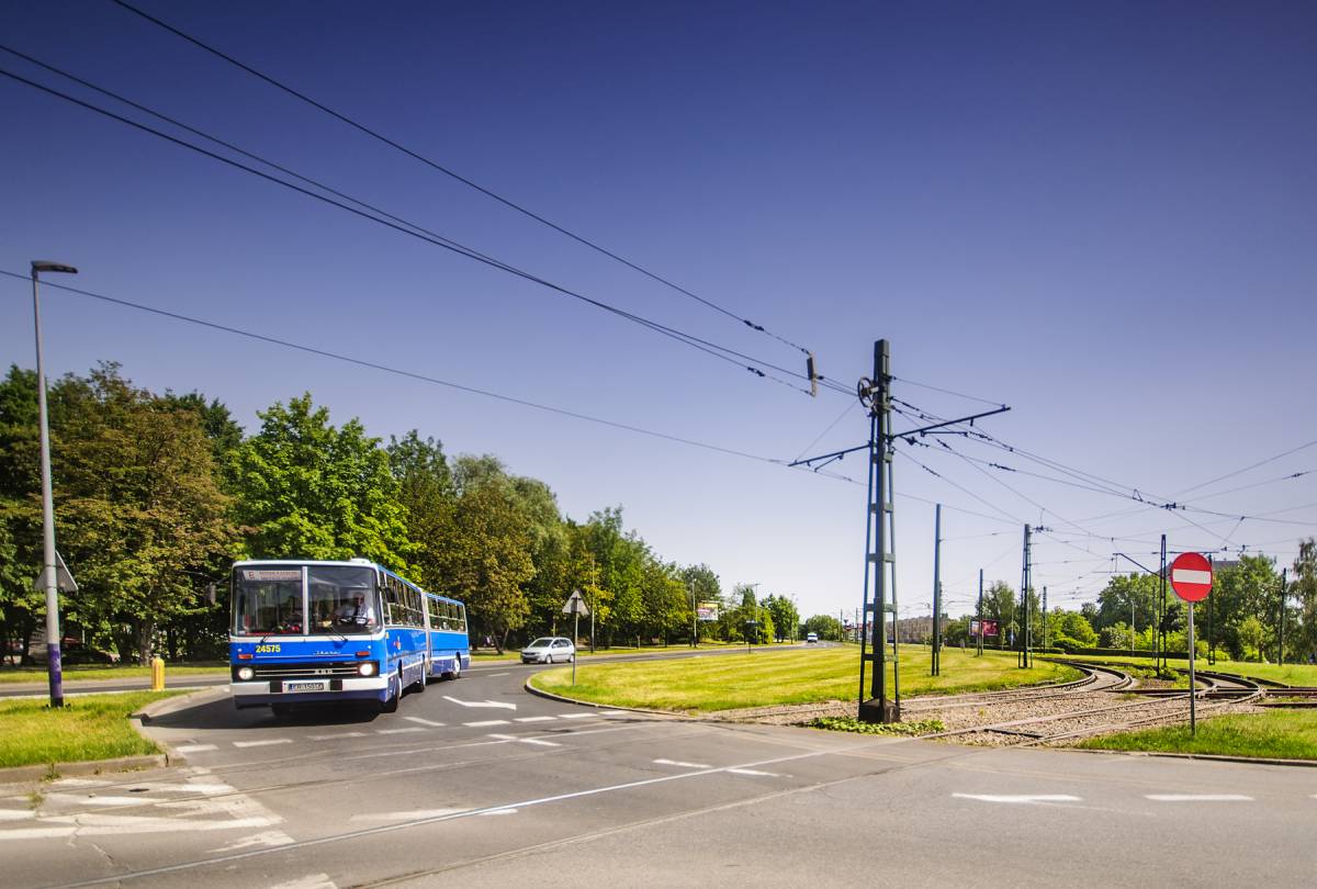 Autobus Ikarus 280 na ulicy Krakowa