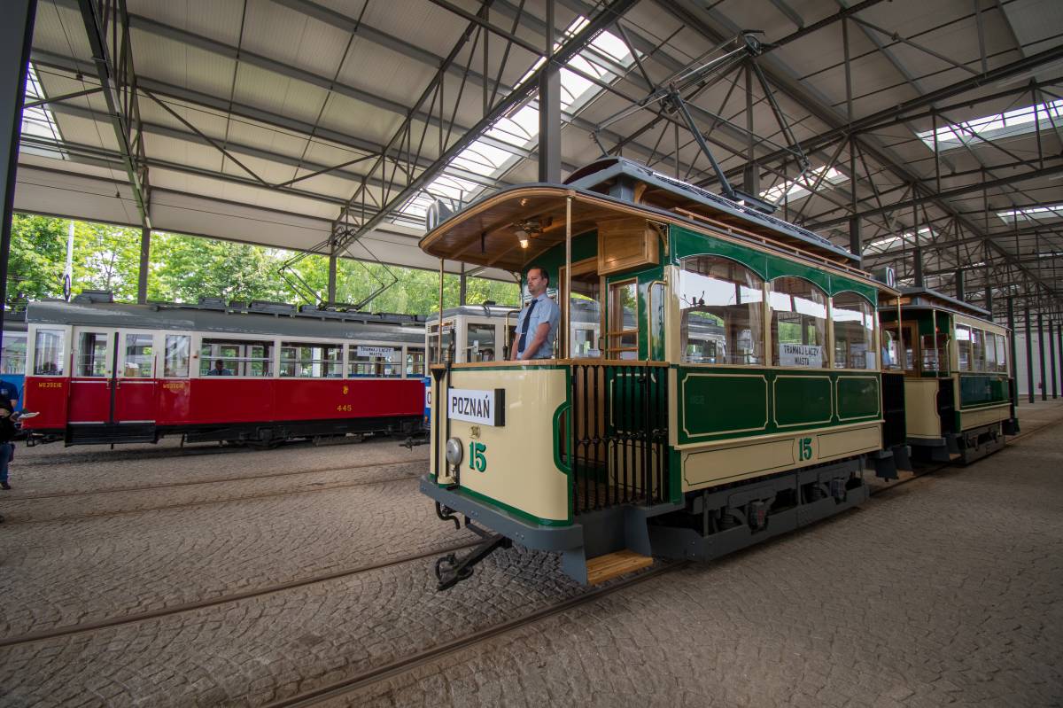 Historyczne tramwaje z innych miast w Krakowie - wagon z Poznania w zajedni Nowa Huta