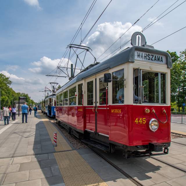 Historyczne tramwaje z innych miast w Krakowie - tramwaj z Warszawy na al. Solidarności