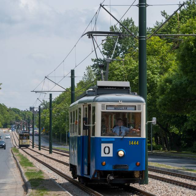 Historyczne tramwaje z innych miast w Krakowie - tramwaj z Wrocławia na al. Solidarności